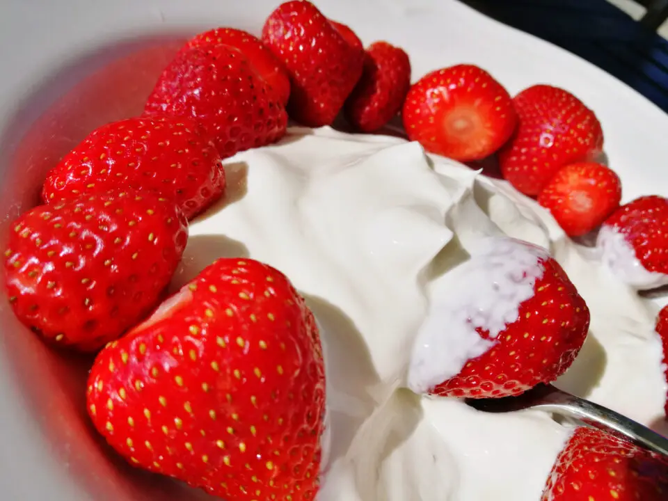 Receita de Merengue de Morango para Relembrar Doces Momentos em Família