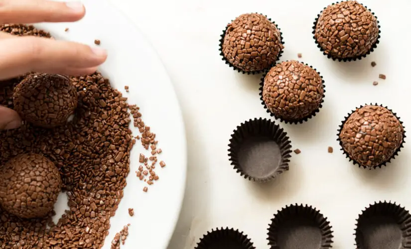 Receita de Brigadeiro Sem Leite Condensado para Relembrar a Criatividade em Família