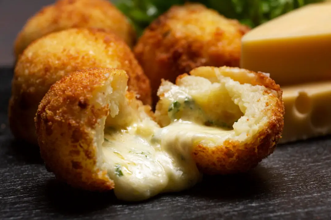 Bolinha de Queijo Petisco Querido que Marca Festas e Reuniões