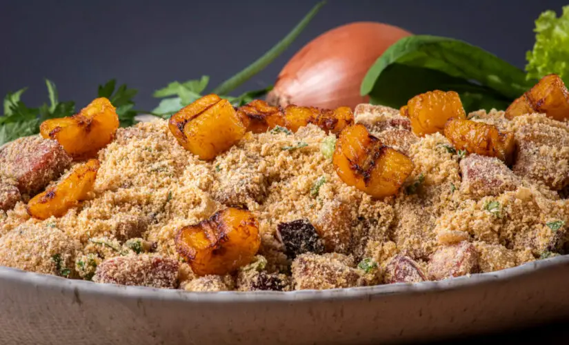 Farofa de Banana da Terra Sabor de Casa, Tradição e Afeto em Cada Garfada