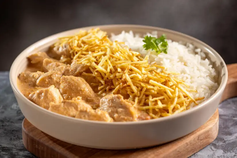 Strogonoff de Frango Sabor de Família e Almoços Especiais