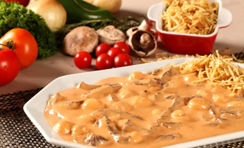 Strogonoff de Frango Uma Receita Afetiva que Une Gerações