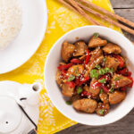 Frango Xadrez Receita Oriental de Família Para um Almoço Cheio de Cor e Sabor