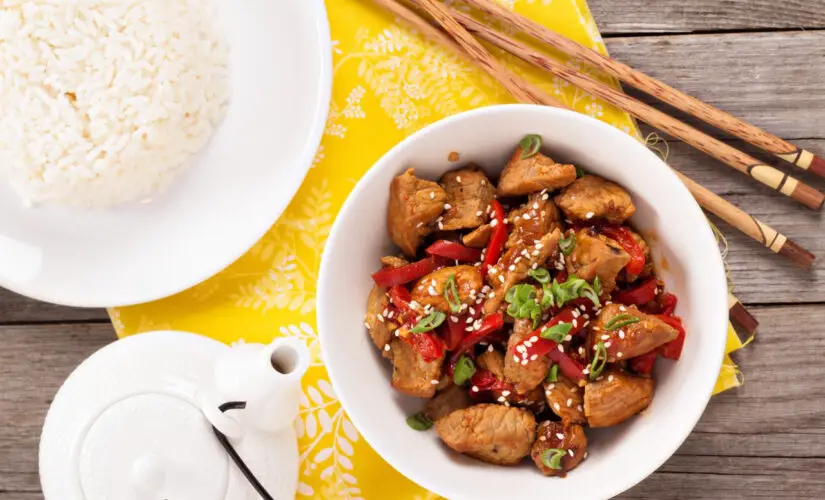 Frango Xadrez Receita Oriental de Família Para um Almoço Cheio de Cor e Sabor