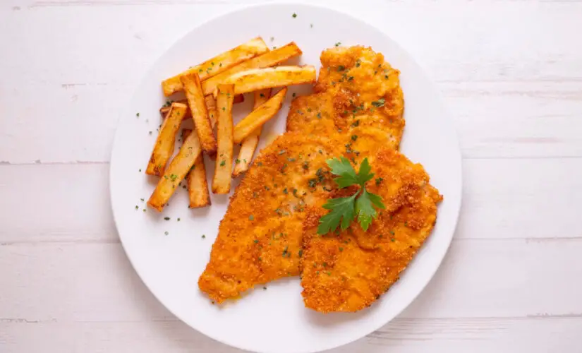 Frango à Milanesa Receita Crocante e Clássica que Faz Sucesso em Qualquer Refeição