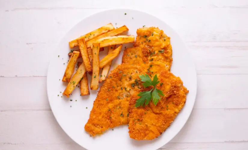 Frango à Milanesa Receita Crocante e Clássica que Faz Sucesso em Qualquer Refeição