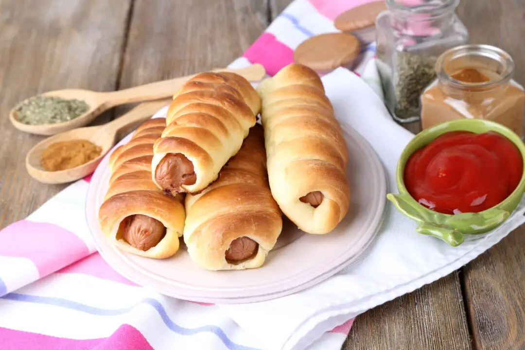 Enroladinho de Salsicha Receita Prática e Perfeita para Festas e Lanches