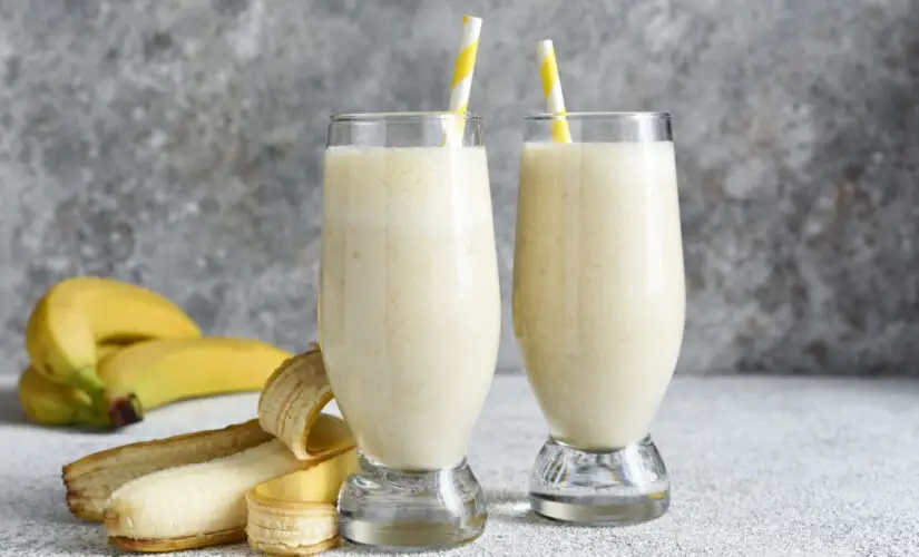 Vitamina de Banana Cremosa, Nutritiva e Clássica Igual à das Tardes com a Família