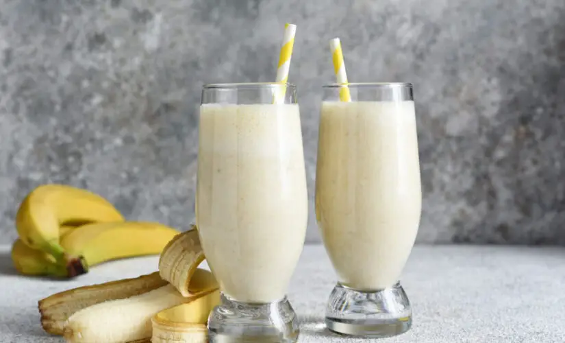 Vitamina de Banana Cremosa, Nutritiva e Clássica Igual à das Tardes com a Família