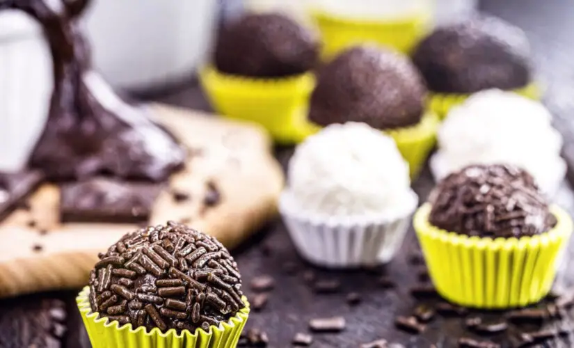 Brigadeirão de Micro-ondas Cremoso e Pronto em Minutos Igual ao da Tarde Chuvosa com Café Quentinho