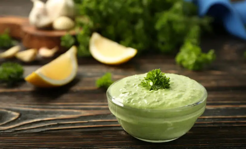 Maionese Verde Temperada e Cremosa Igual àquela dos Lanches de Food Truck