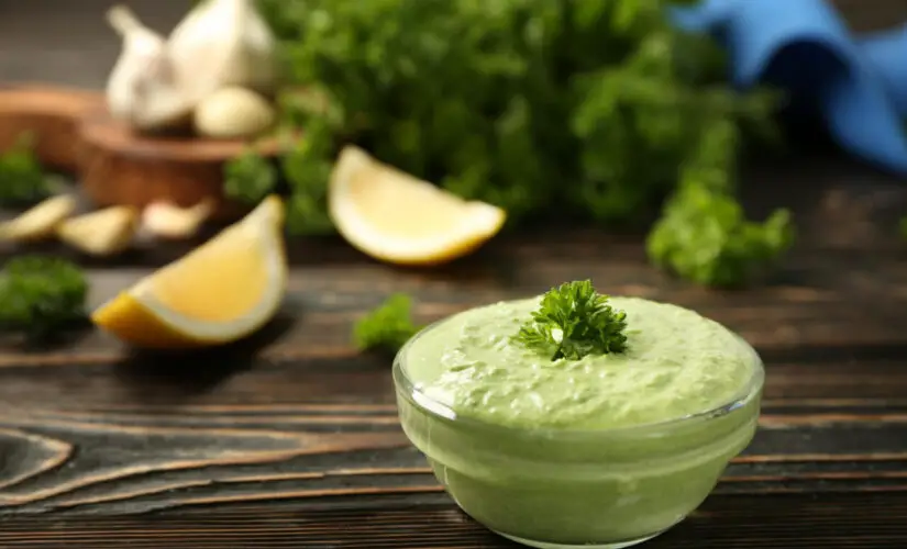 Maionese Verde Temperada e Cremosa Igual àquela dos Lanches de Food Truck