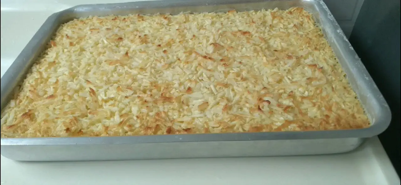 Bolo de Aipim Cremoso que Resgata Memórias e Perfuma a Cozinha
