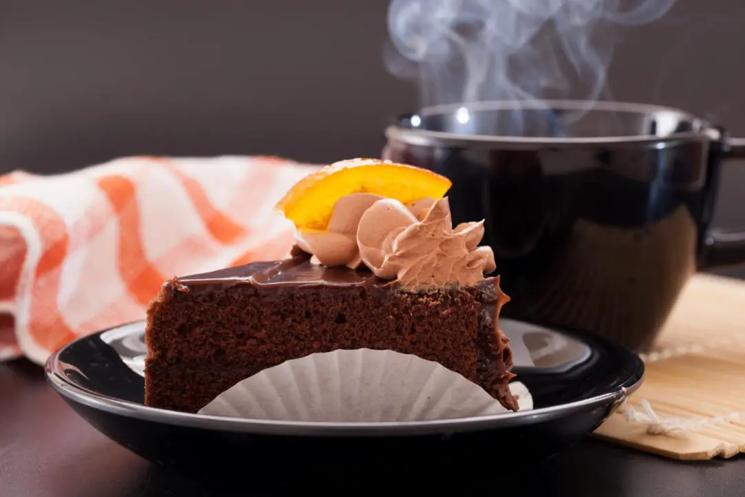 Bolo de Chocolate com Água Quente Receita Fofinha e Molhadinha para Café da Tarde