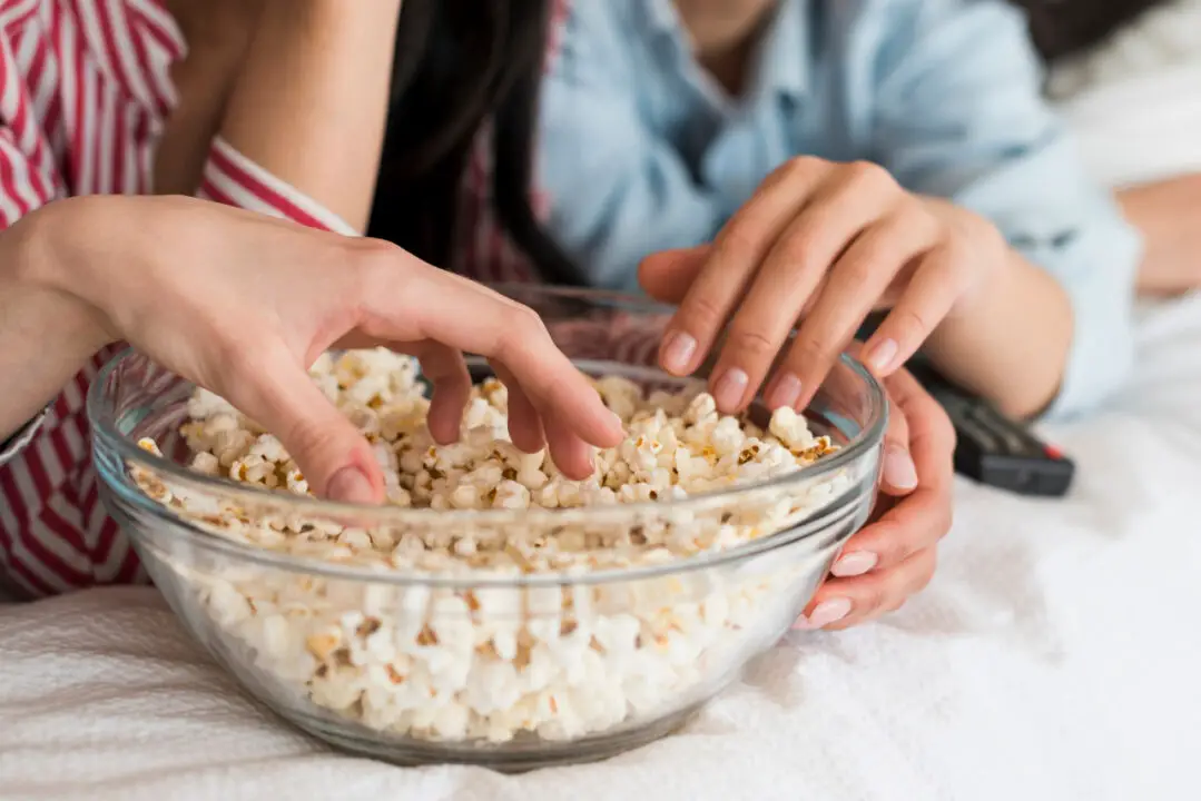 Como Fazer Pipoca Sabor de Diversão, Simplicidade e Memória de Cinema em Casa