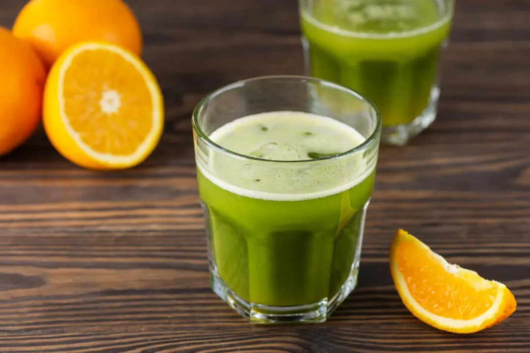 Couve com suco de laranja é aquele suco natural que desperta, nutre e refresca com sabor tropical