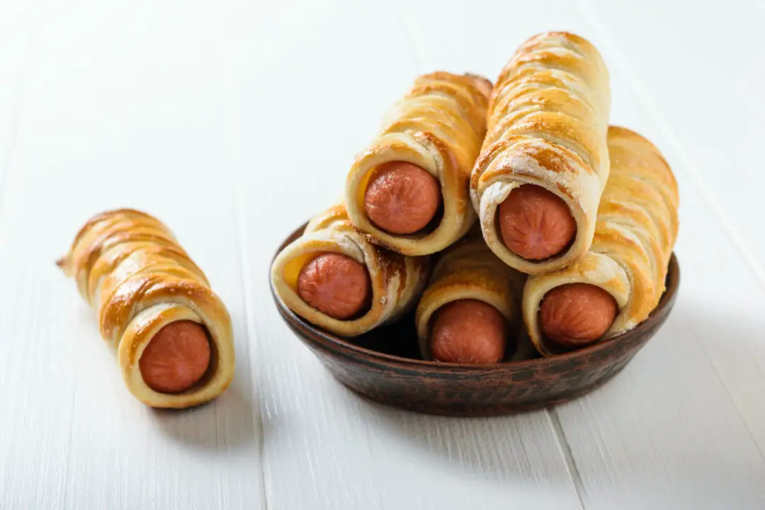 Enroladinho de Salsicha Receita Prática e Perfeita para Festas e Lanches