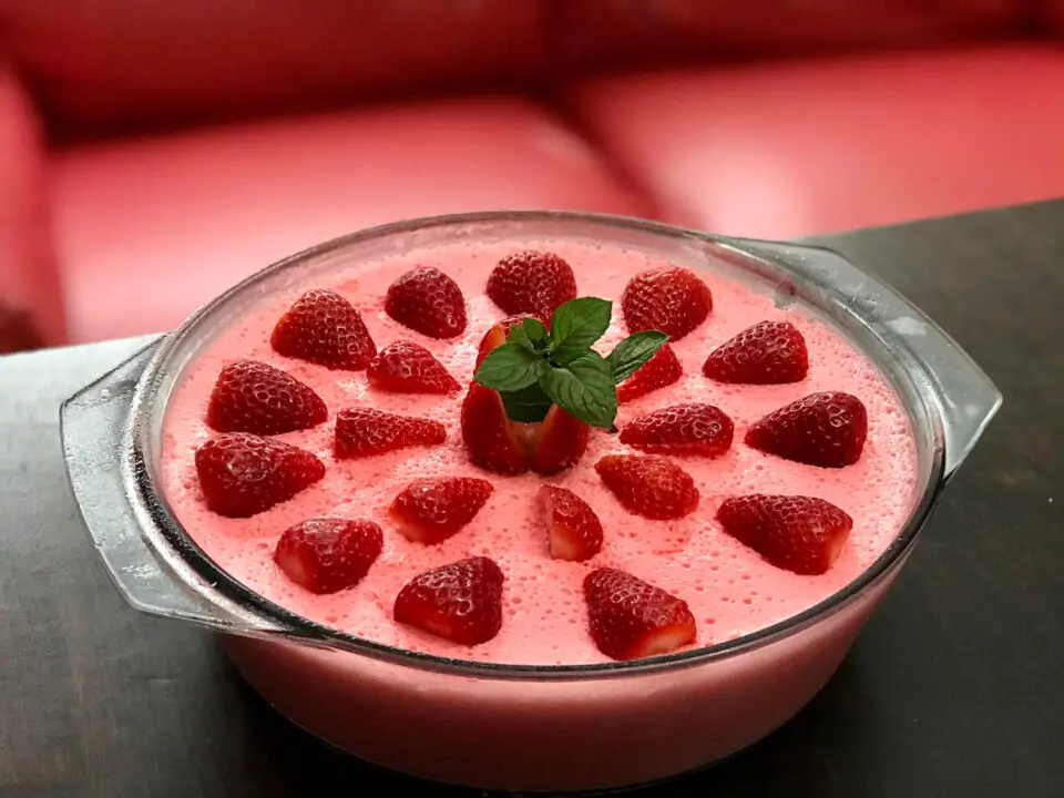 Mousse de Morango Doce da Infância que Encanta Todos os Momentos
