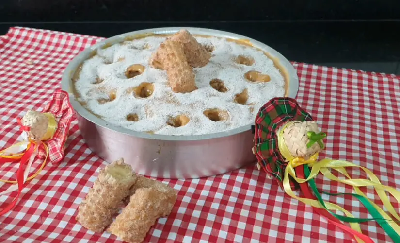 Receita de Bolo de Churros que Lembra Festa e Sabor de Infância