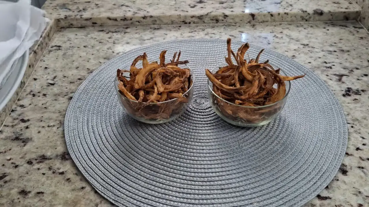 Receita de Cebola Crispy para Relembrar Lanches e Hambúrgueres Especiais