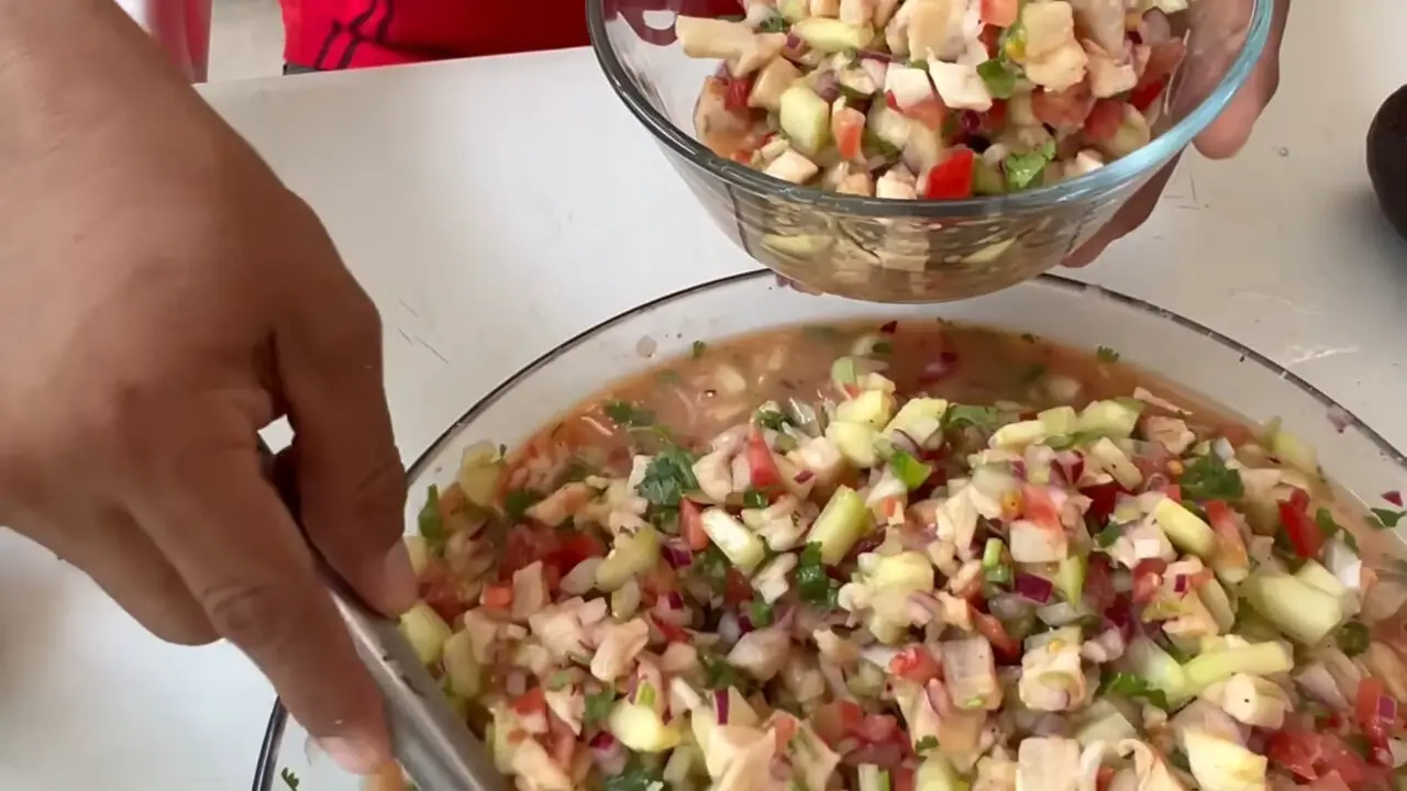 Receita de Ceviche Tradicional Peruano Refrescante Para Surpreender em Qualquer Reunião