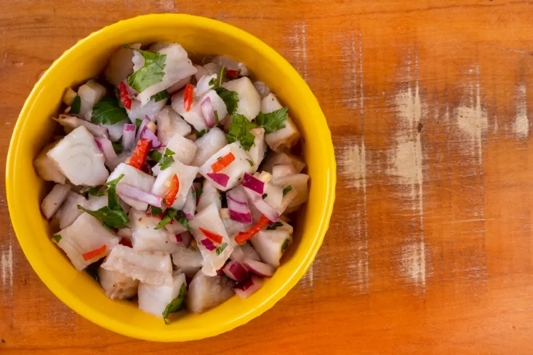 Receita de Ceviche Tradicional Peruano Refrescante Para Surpreender em Qualquer Reunião