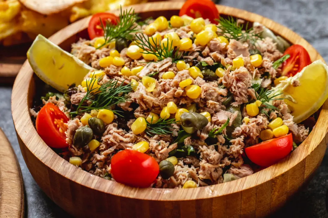 Salada Marroquina com Cuscuz e Sabores do Oriente para uma Refeição Leve e Aromática