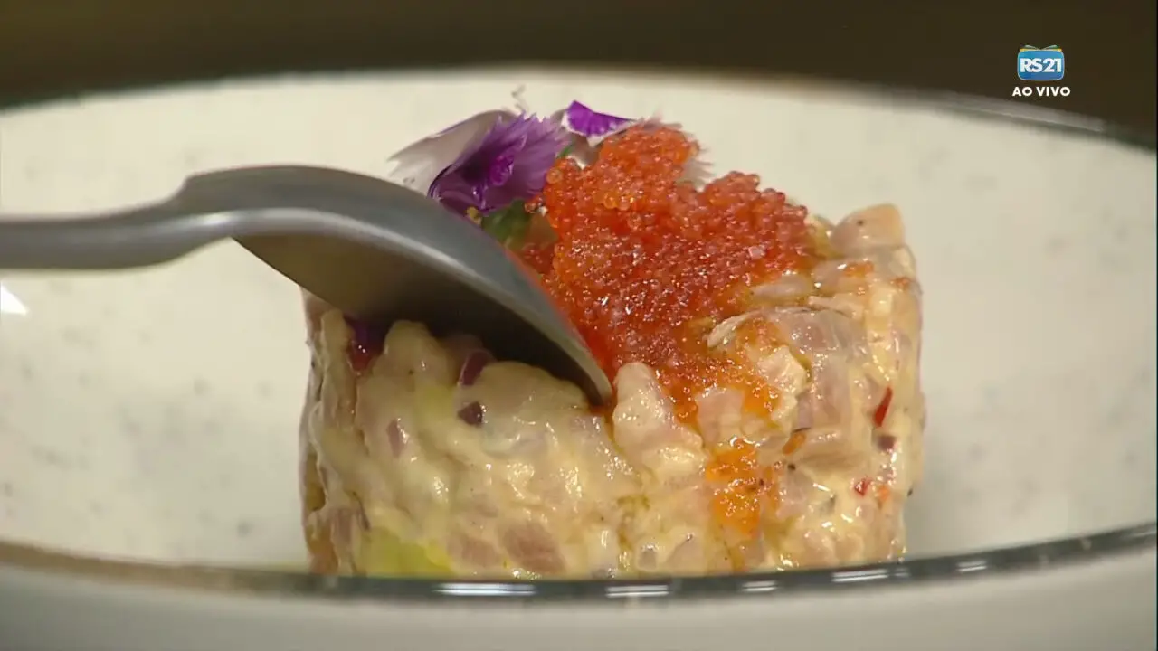 Tartar de Salmão Fresco com Toque Cítrico e Elegância para Servir Gelado
