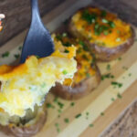 Batata Recheada com Bacon e Queijo Assada no Forno de Forma Cremosa e Crocante