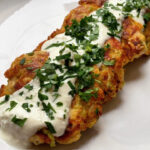 Hambúrguer de Frango Saudável com Molho de Iogurte Receita Leve para um Almoço ou Jantar Cheio de Sabor