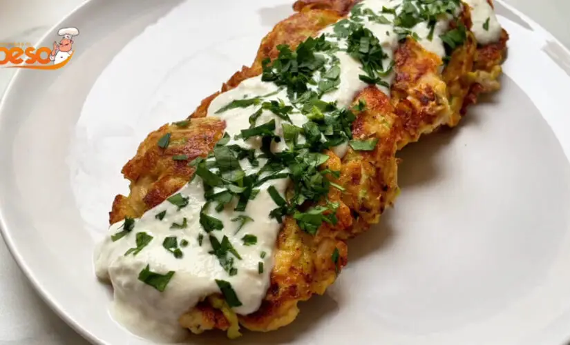 Hambúrguer de Frango Saudável com Molho de Iogurte Receita Leve para um Almoço ou Jantar Cheio de Sabor