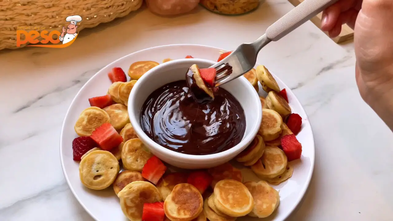 Mini Panquecas de Banana com Chocolate e Morango Receita que Transforma o Café da Manhã em Festa