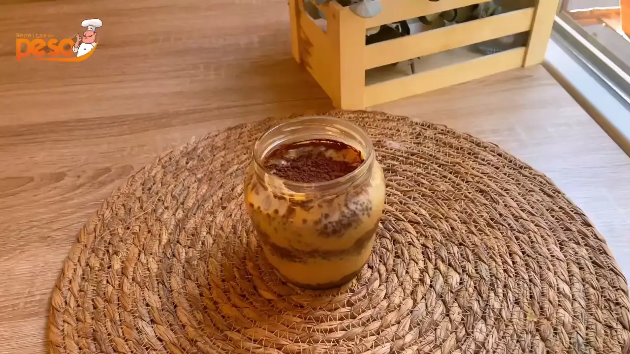 Pudim de Chia com Café e Creme de Doce de Leite: Café da Manhã Nutritivo e Cheio de Sabor