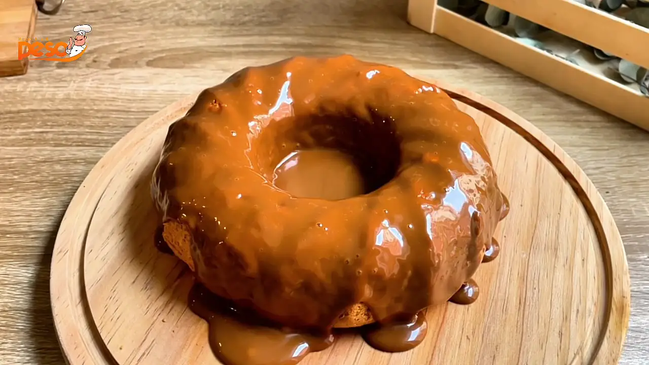 Bolo de Amendoim com Doce de Leite sem farinha fácil, úmido e irresistível para qualquer ocasião
