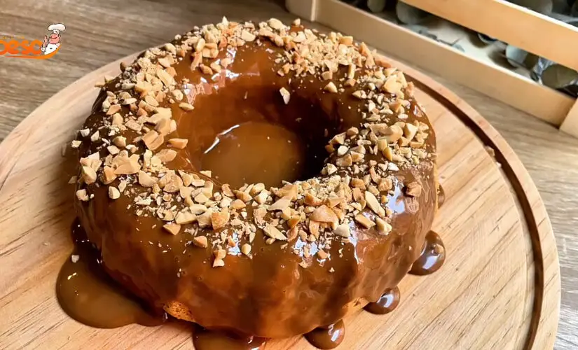 Bolo de Amendoim com Doce de Leite sem farinha fácil, úmido e irresistível para qualquer ocasião