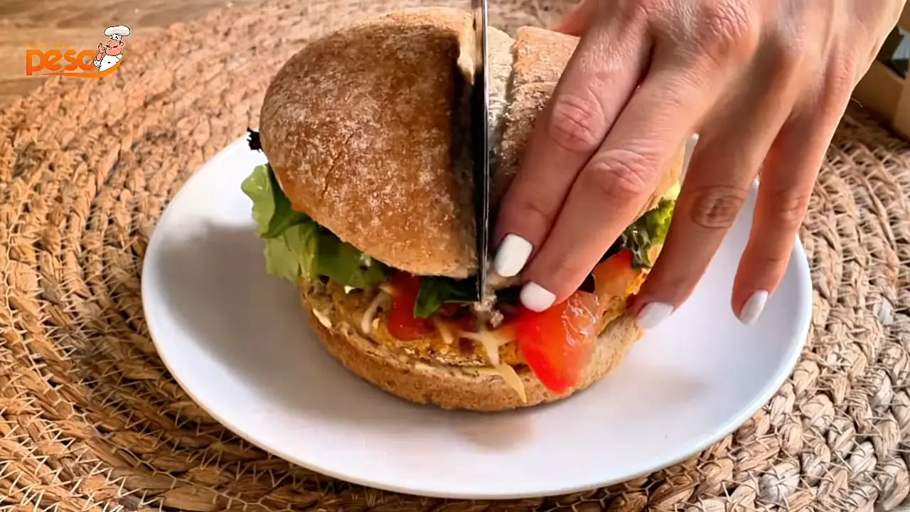 Hambúrguer de Grão de Bico fácil, saudável e cheio de sabor para todas as ocasiões