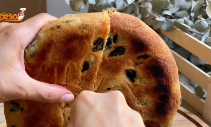 Pão de Azeitonas Caseiro com Crosta Crocante Receita Afetiva de Padaria Artesanal