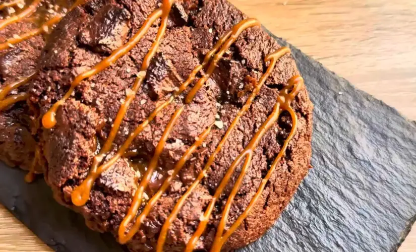Cookie de Chocolate Recheado com Caramelo Receita Afetiva e Cremosa para Lanches Especiais