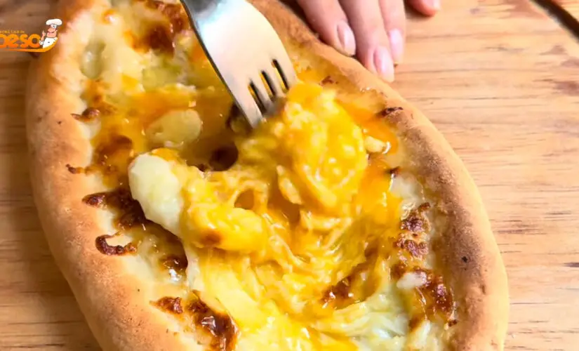 Khachapuri de Queijo Receita Tradicional Georgiana para Surpreender à Mesa