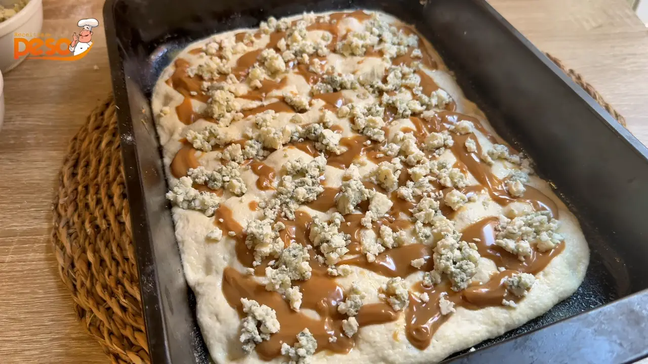 Focaccia Rápida com Gorgonzola e Doce de Leite Receita Criativa para Lanche ou Entrada