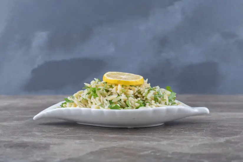 Risoto de limão siciliano com aroma cítrico e cremosidade que abraça o paladar