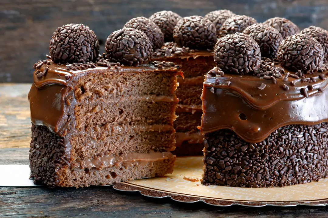 Bolo Gelado de Chocolate Sabor de Festa, Frescor e Lembrança de Infância