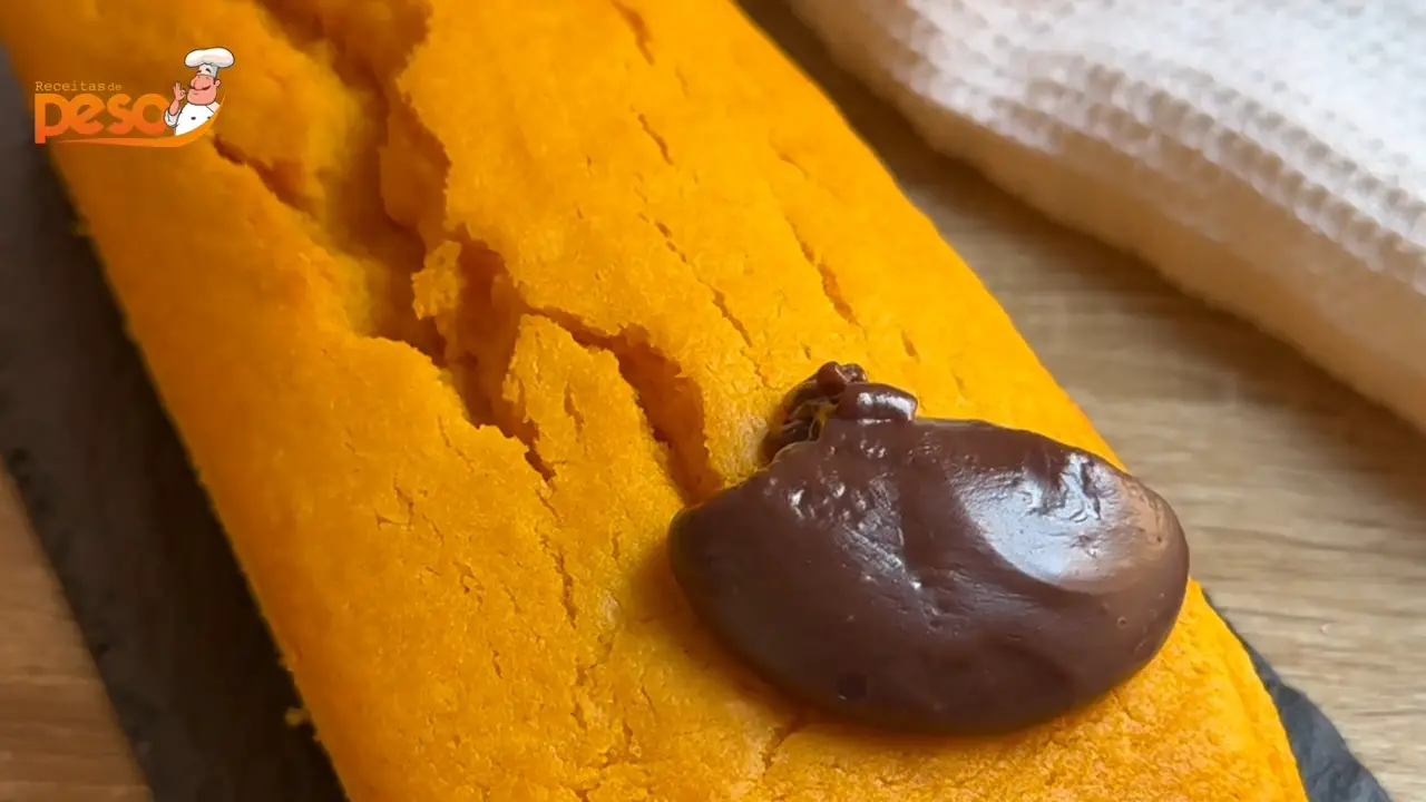 Bolo de Cenoura Sem Glúten com Cobertura de Brigadeiro Cremoso