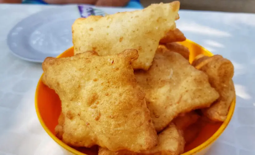 Massinha de Pão Frita Macia por Dentro e Crocante por Fora Para o Café ou Lanche da Tarde