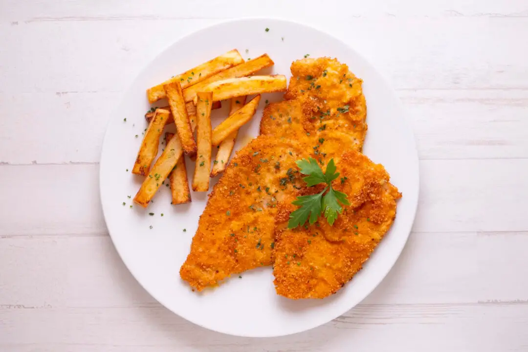 Frango à Milanesa Receita Crocante e Clássica que Faz Sucesso em Qualquer Refeição