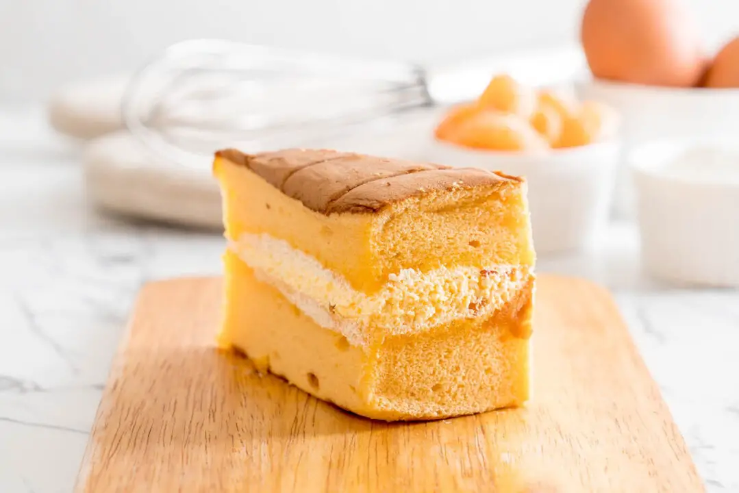 Bolo de nata fofinho que derrete na boca e lembra café com a vó