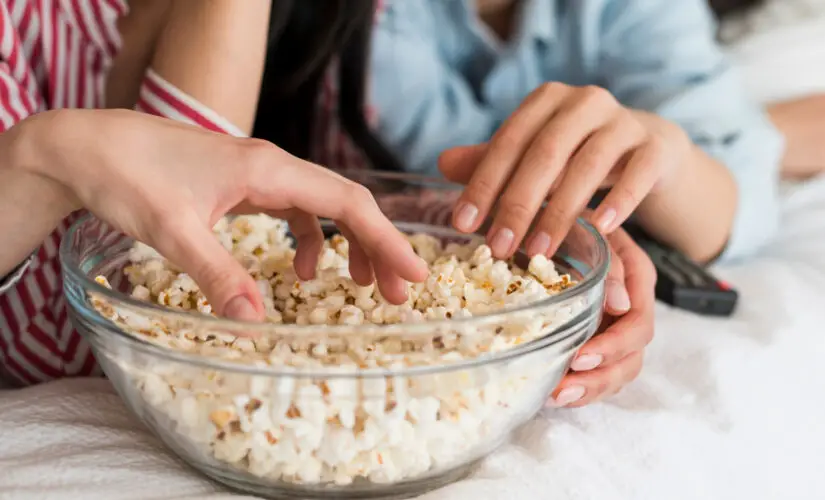 Como Fazer Pipoca Sabor de Diversão, Simplicidade e Memória de Cinema em Casa