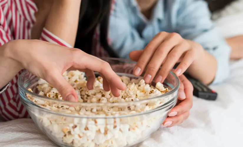 Como Fazer Pipoca Sabor de Diversão, Simplicidade e Memória de Cinema em Casa