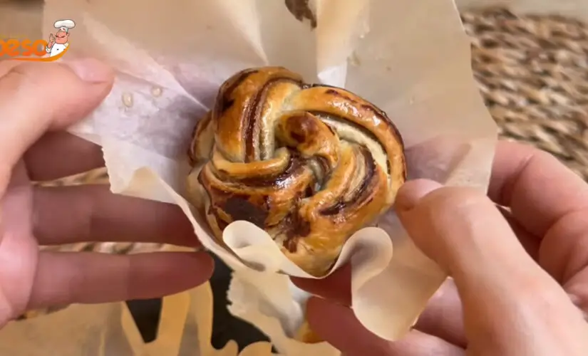 Pãozinho Trançado com Creme de Queijo, Doce de Leite e Canela Receita Fácil e Deliciosa