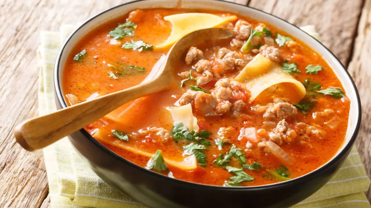 Sopa de Lasanha mais viral do tik tok você vai querer fazer Créditos: depositphotos.com / lenyvavsha